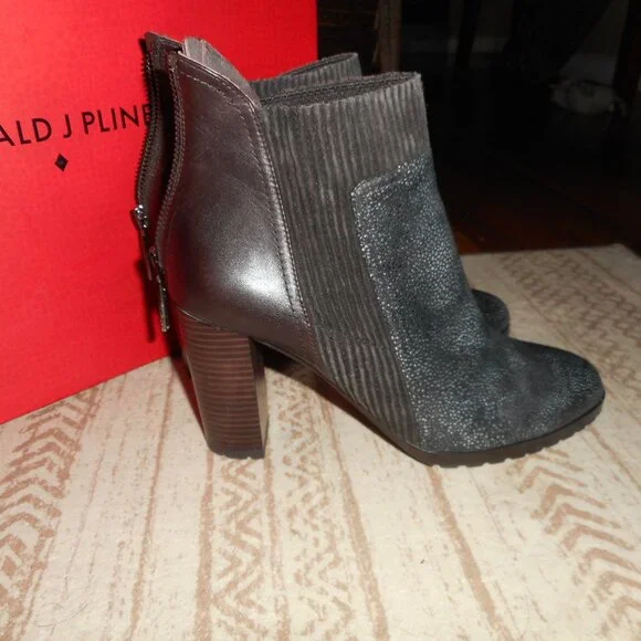 Donald J. Pliner stingray like leather ankle boots, size 7.5M - Picture 2 of 10